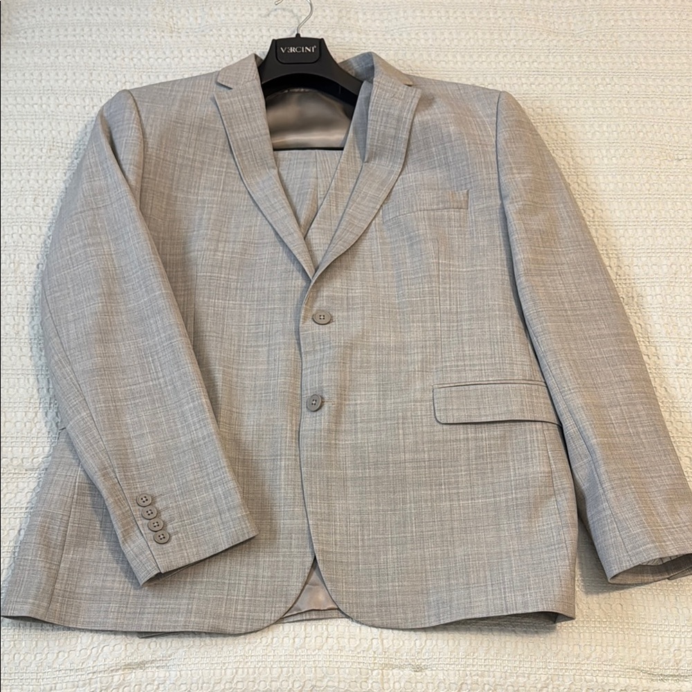 Men's Light Gray Suit